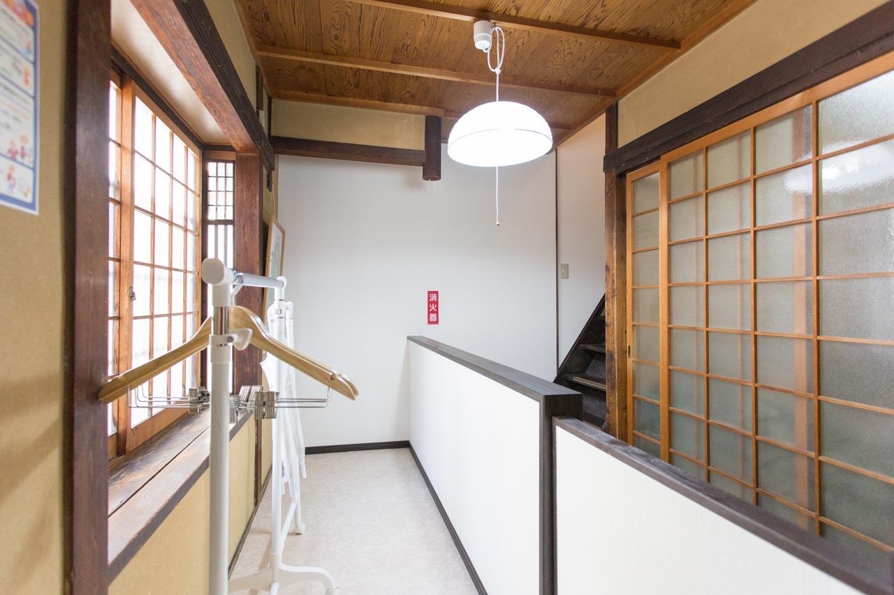 City Center 200 Years Old Traditional House Next To 2 Train Lines Kyoto Eksteriør billede
