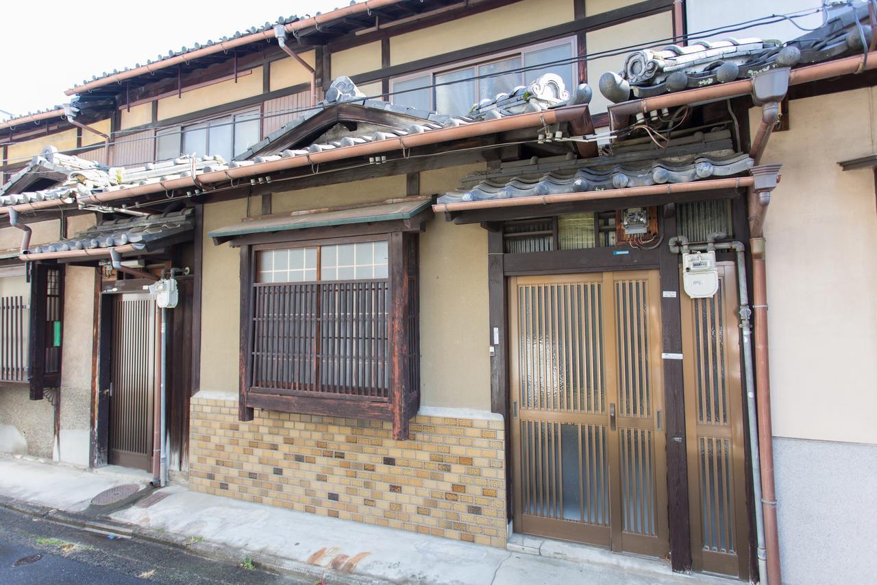City Center 200 Years Old Traditional House Next To 2 Train Lines Kyoto Eksteriør billede