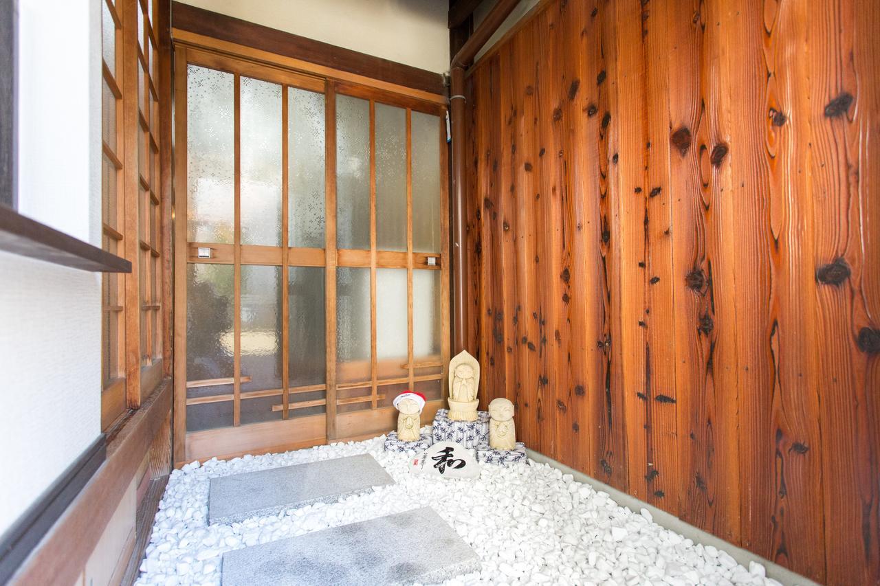 City Center 200 Years Old Traditional House Next To 2 Train Lines Kyoto Eksteriør billede