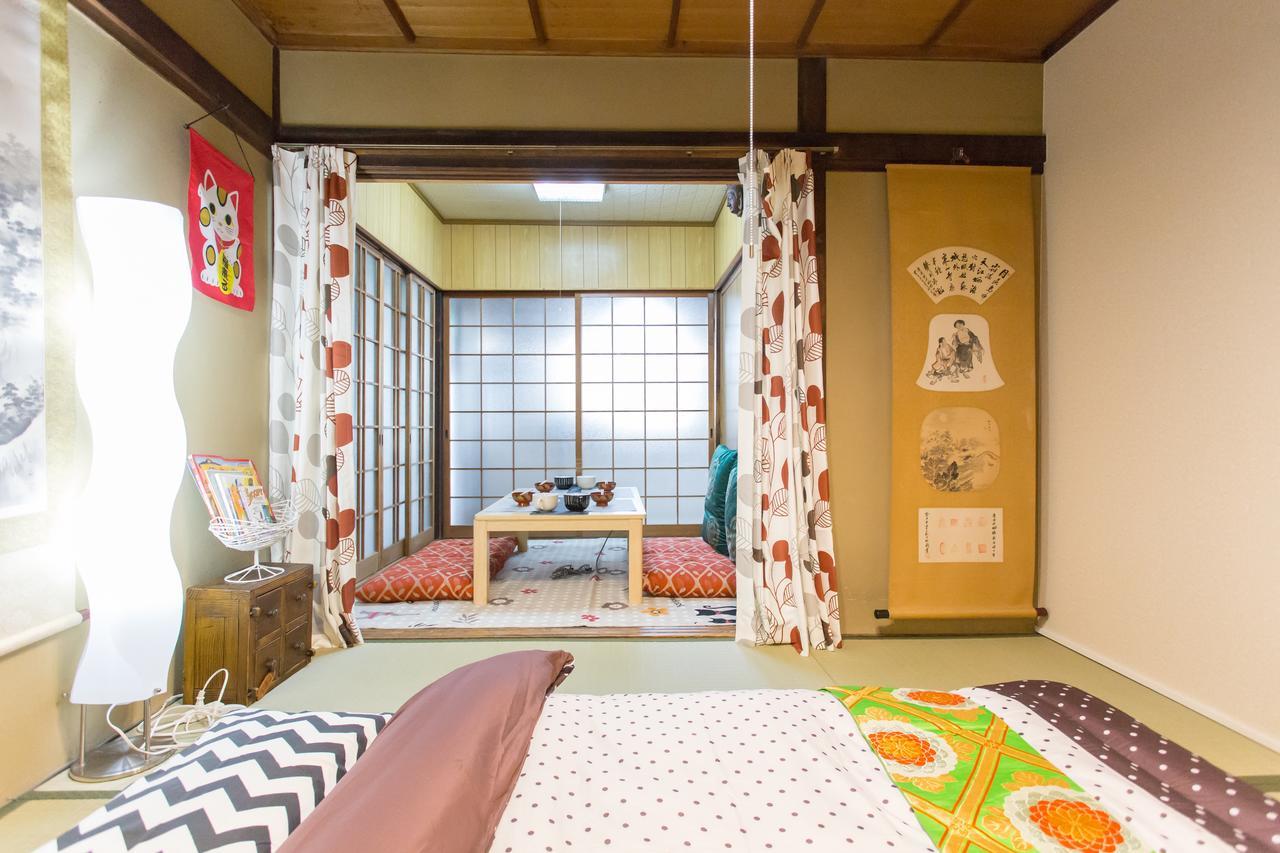 City Center 200 Years Old Traditional House Next To 2 Train Lines Kyoto Eksteriør billede