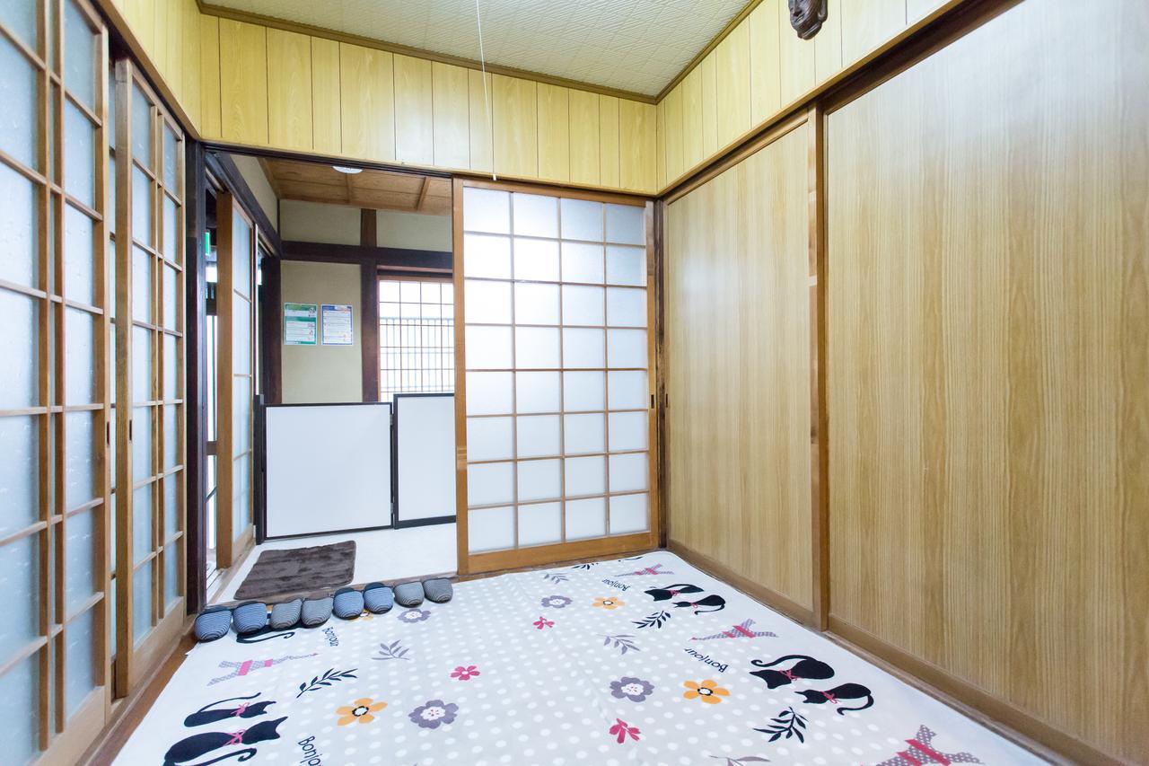 City Center 200 Years Old Traditional House Next To 2 Train Lines Kyoto Eksteriør billede
